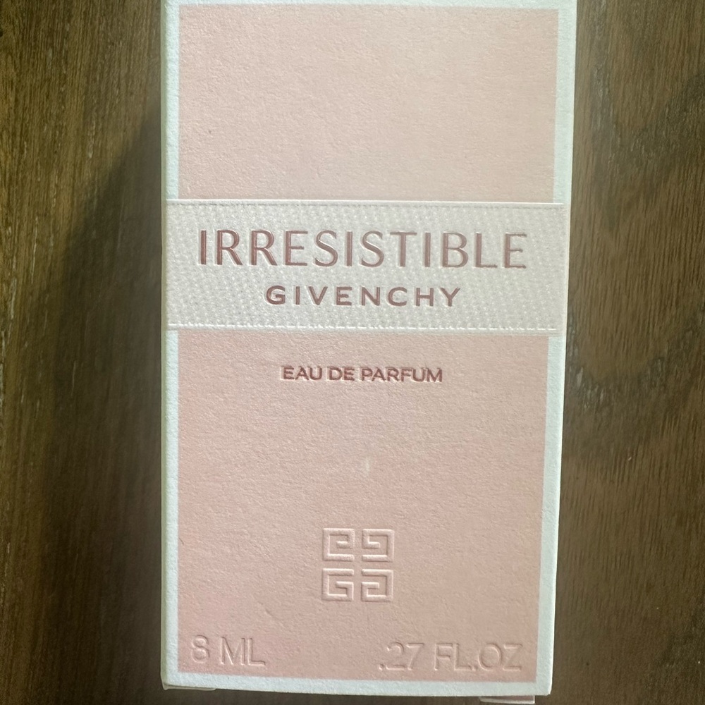 Givenchy Irresistible Eau de Parfum in Soft Pink